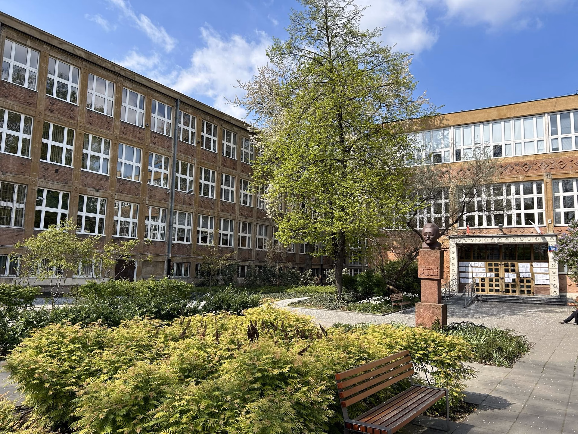 Gdzie leży Bolesław Prus?