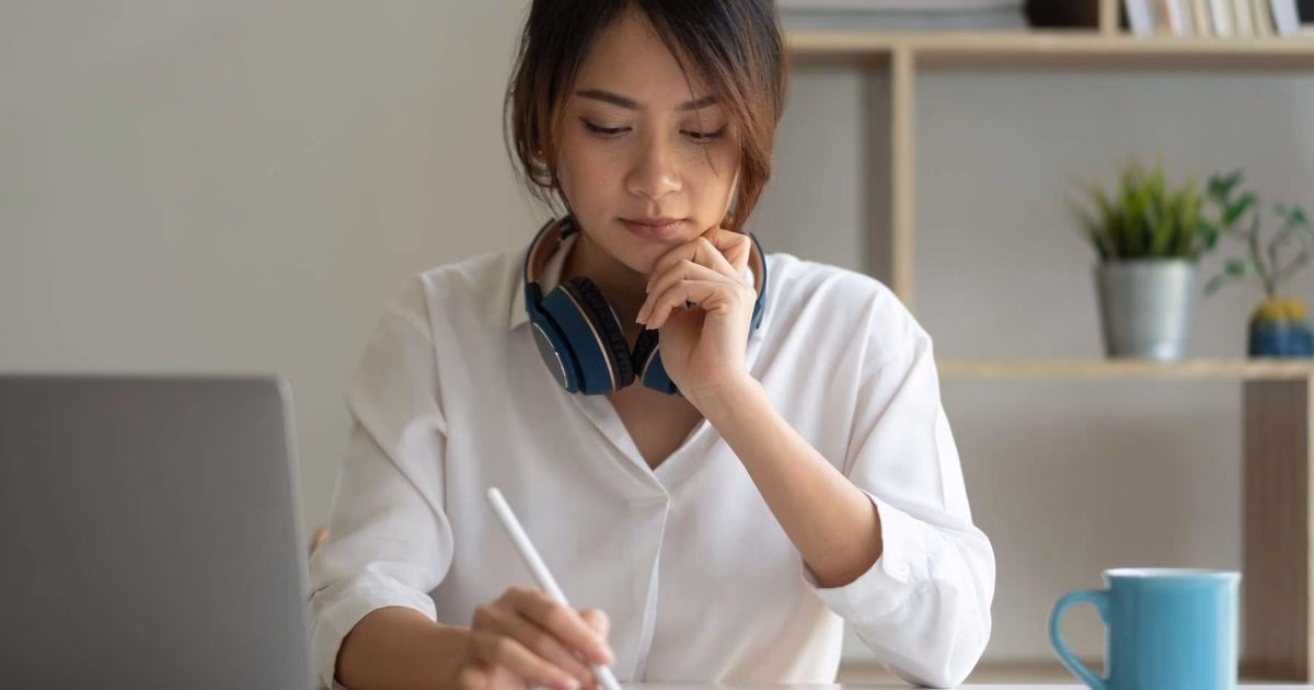 Gdzie można pracować po liceum bez studiów?