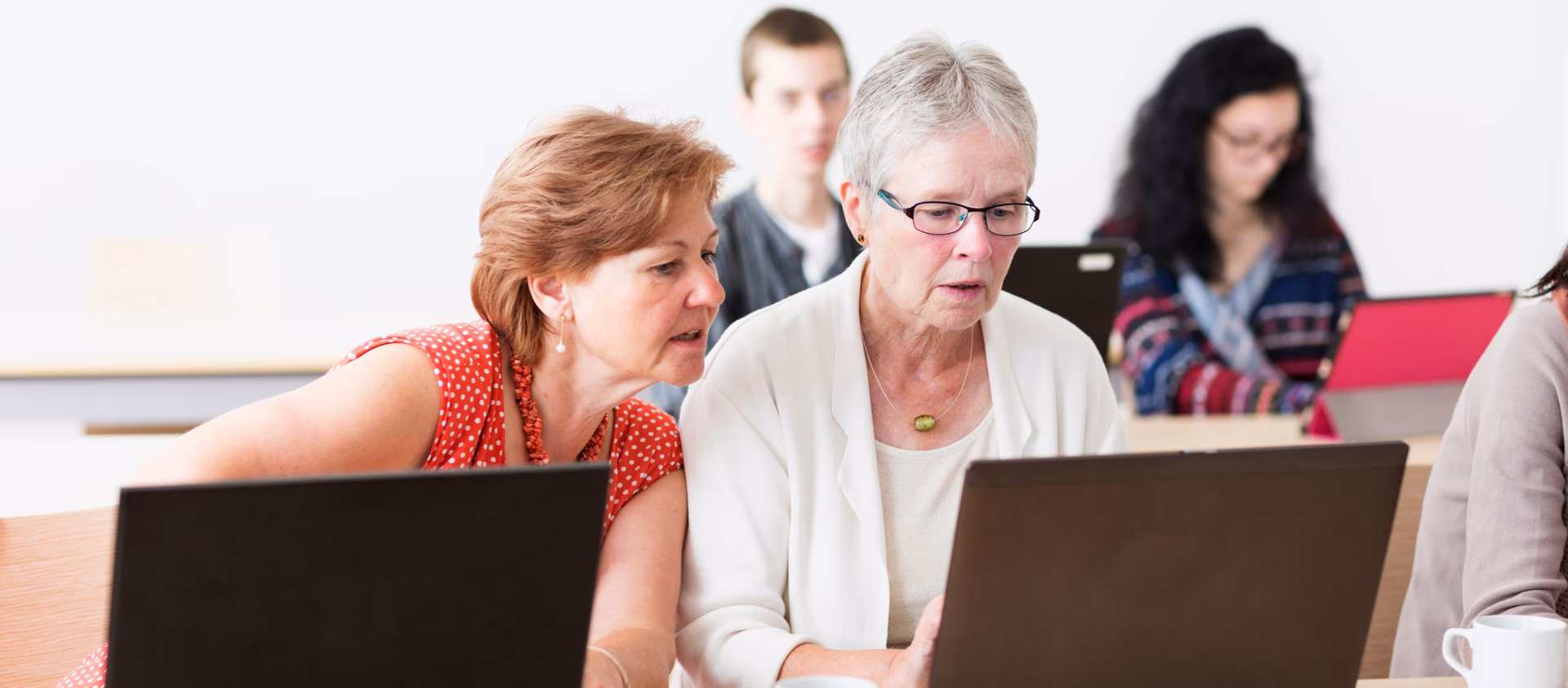 Jakie kwalifikacje musi mieć opiekun osoby starszej?