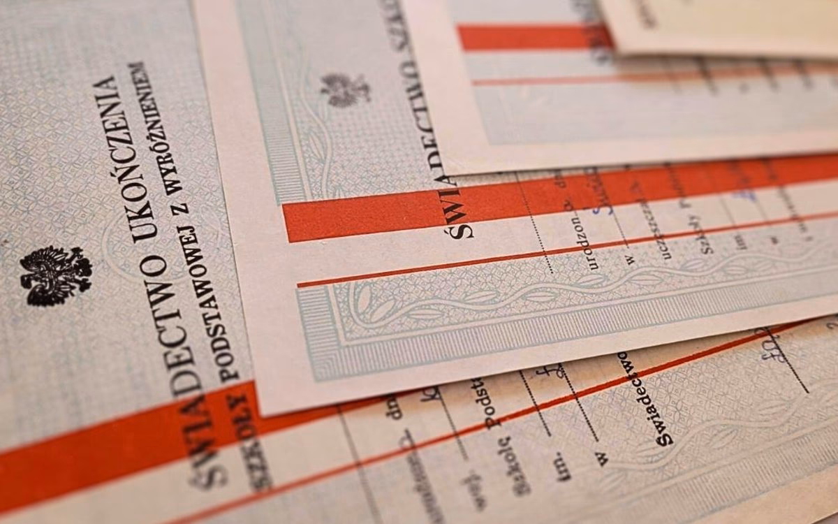 Czy świadectwo z paskiem coś daje?