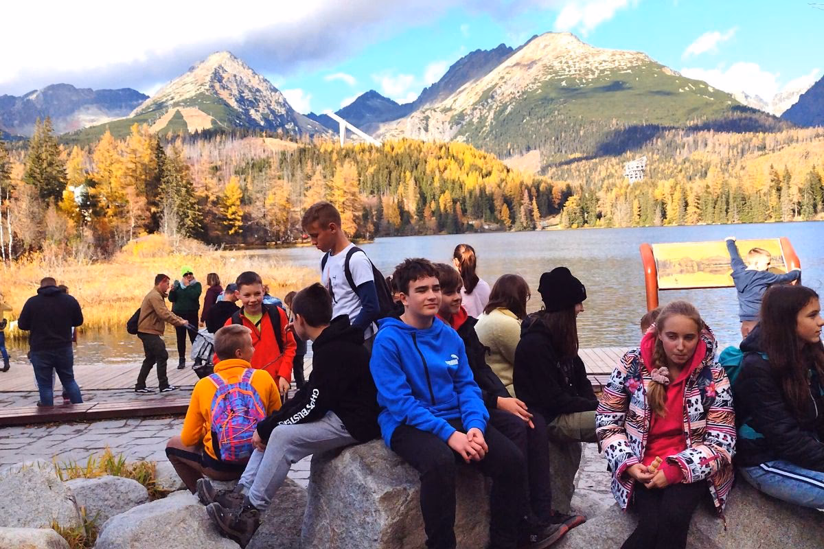 Ile opiekunów na wycieczkę liceum?