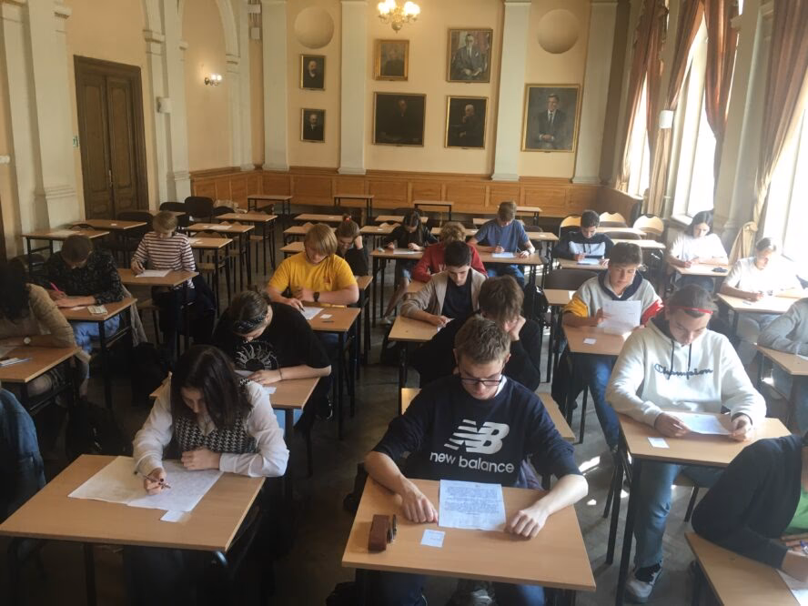 Jak długo trwa dyktando?