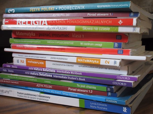 Gdzie się sprzedaje podręczniki?