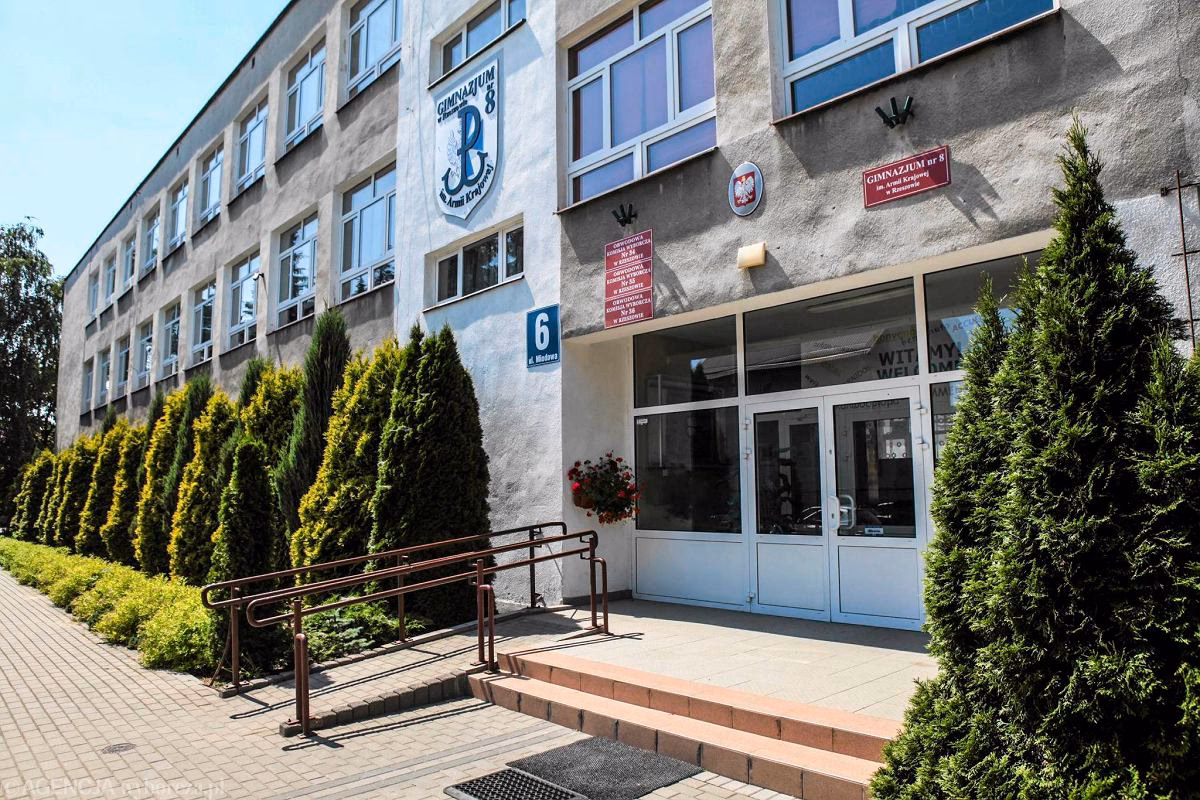 Kiedy zmienili gimnazjum na podstawówkę?