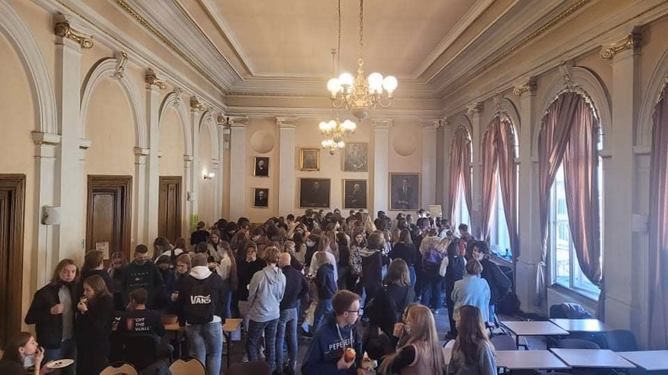 Kto jest dyrektorem II LO w Krakowie?