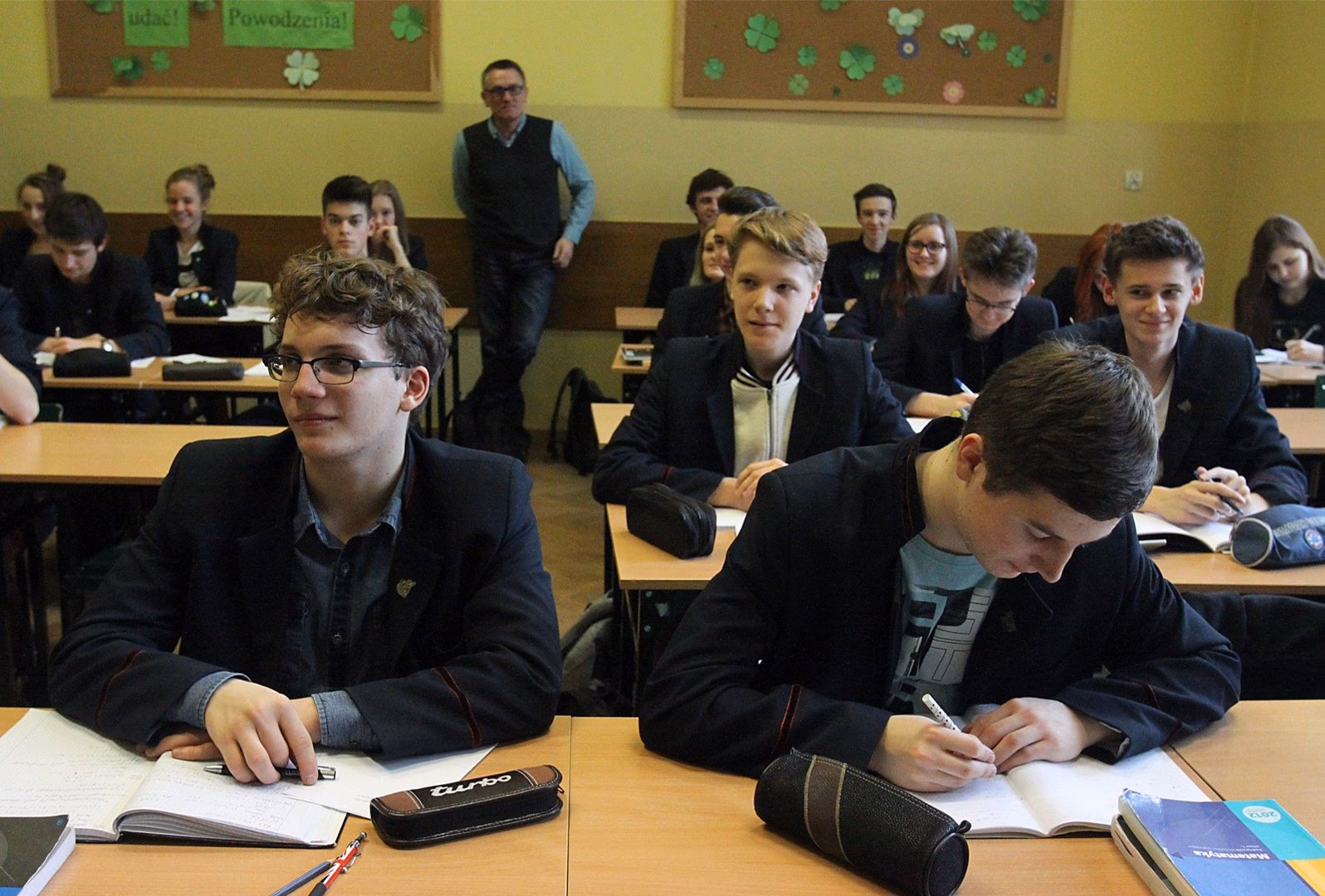 Jaka jest maksymalna liczba uczniów w klasie liceum?