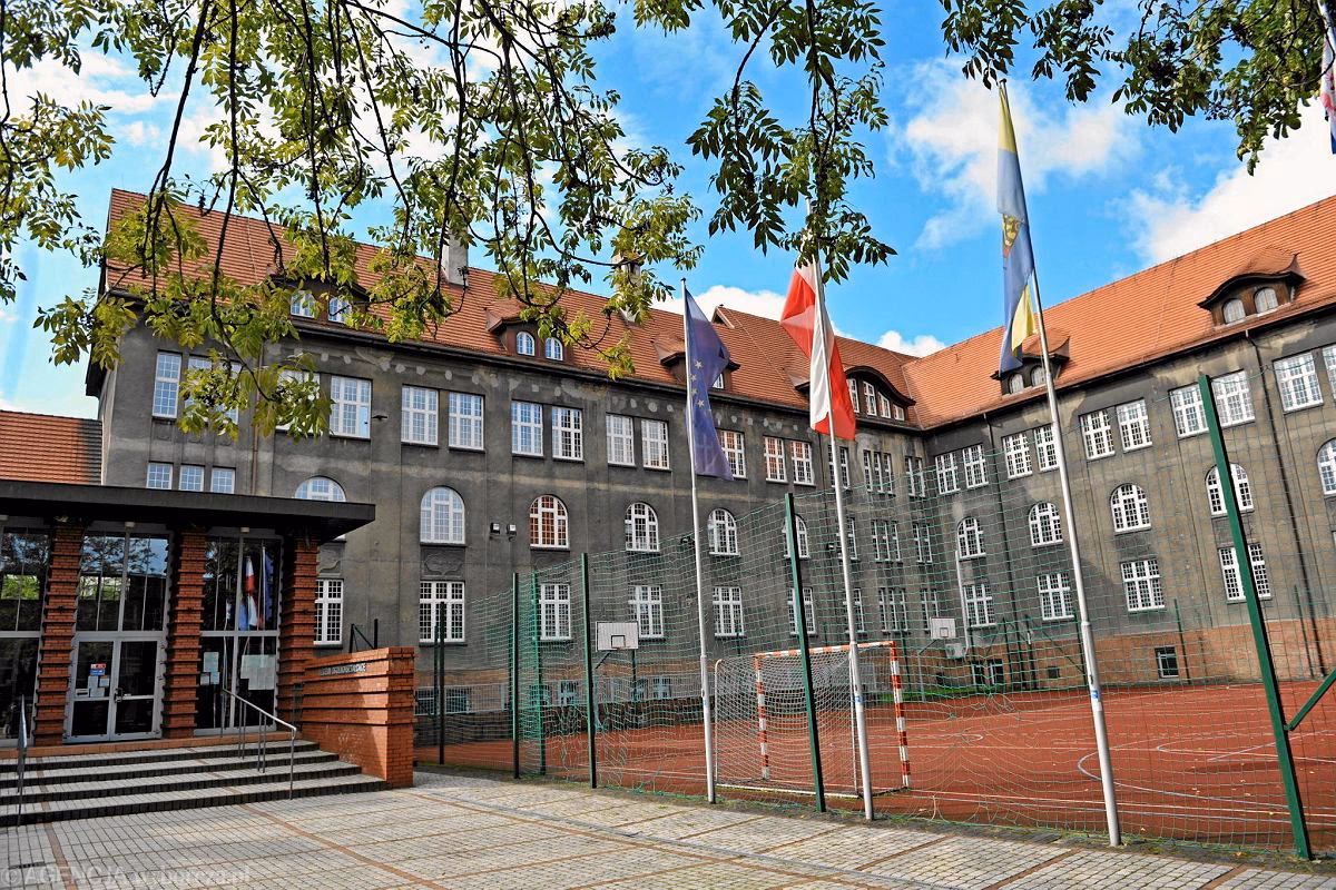 Jakie są progi punktowe do liceum Mickiewicza w Katowicach?