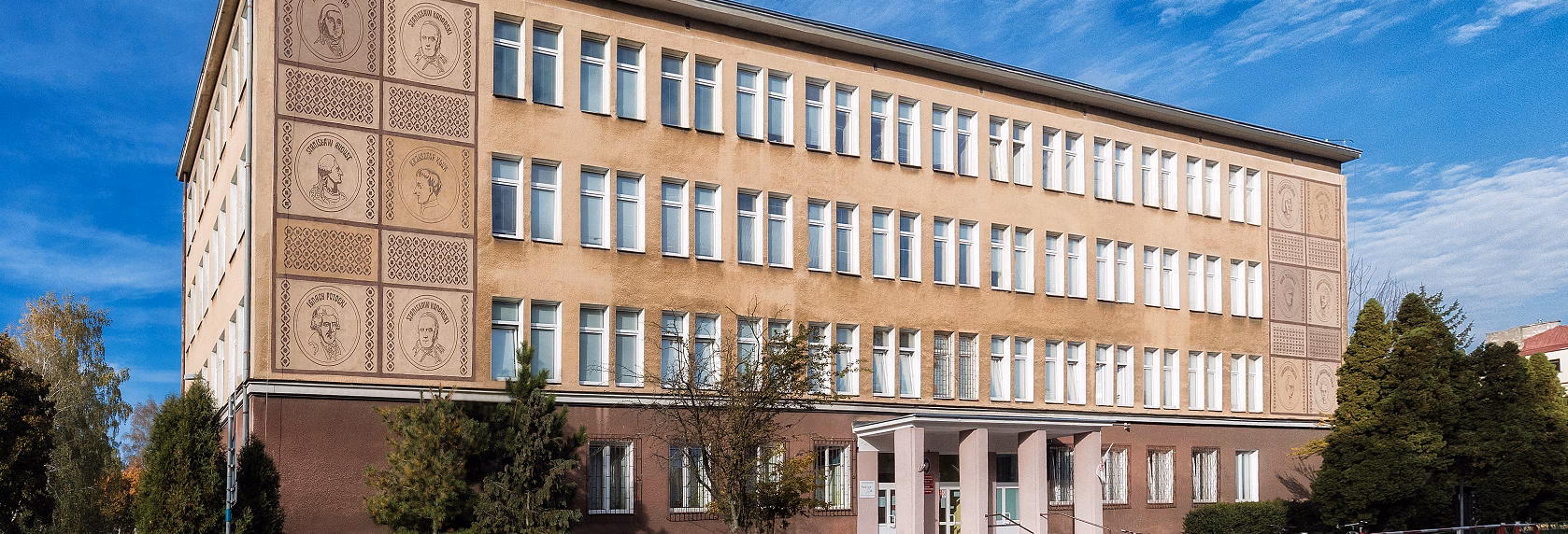 Jakie są progi punktowe do X LO w Białymstoku?