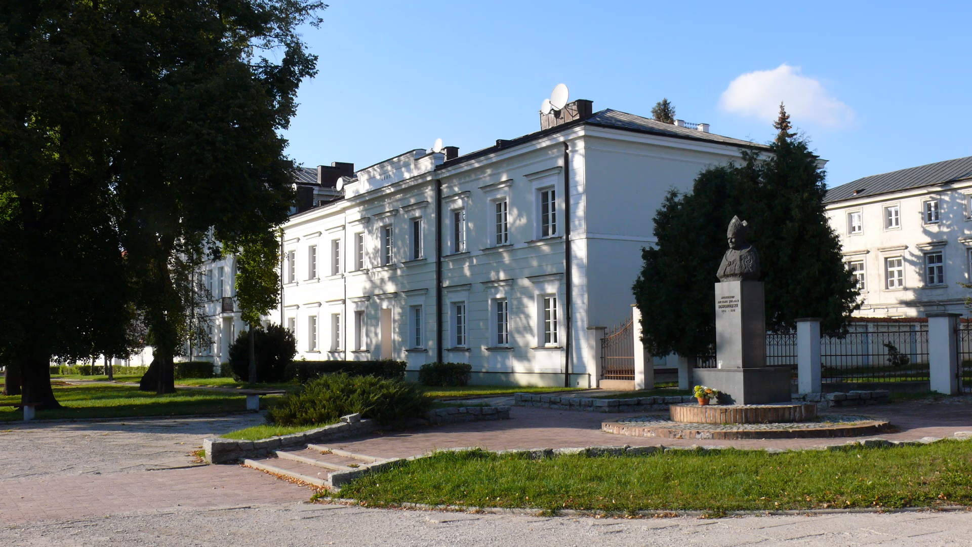 Do jakiej szkoły chodził św. Stanisław Kostka?