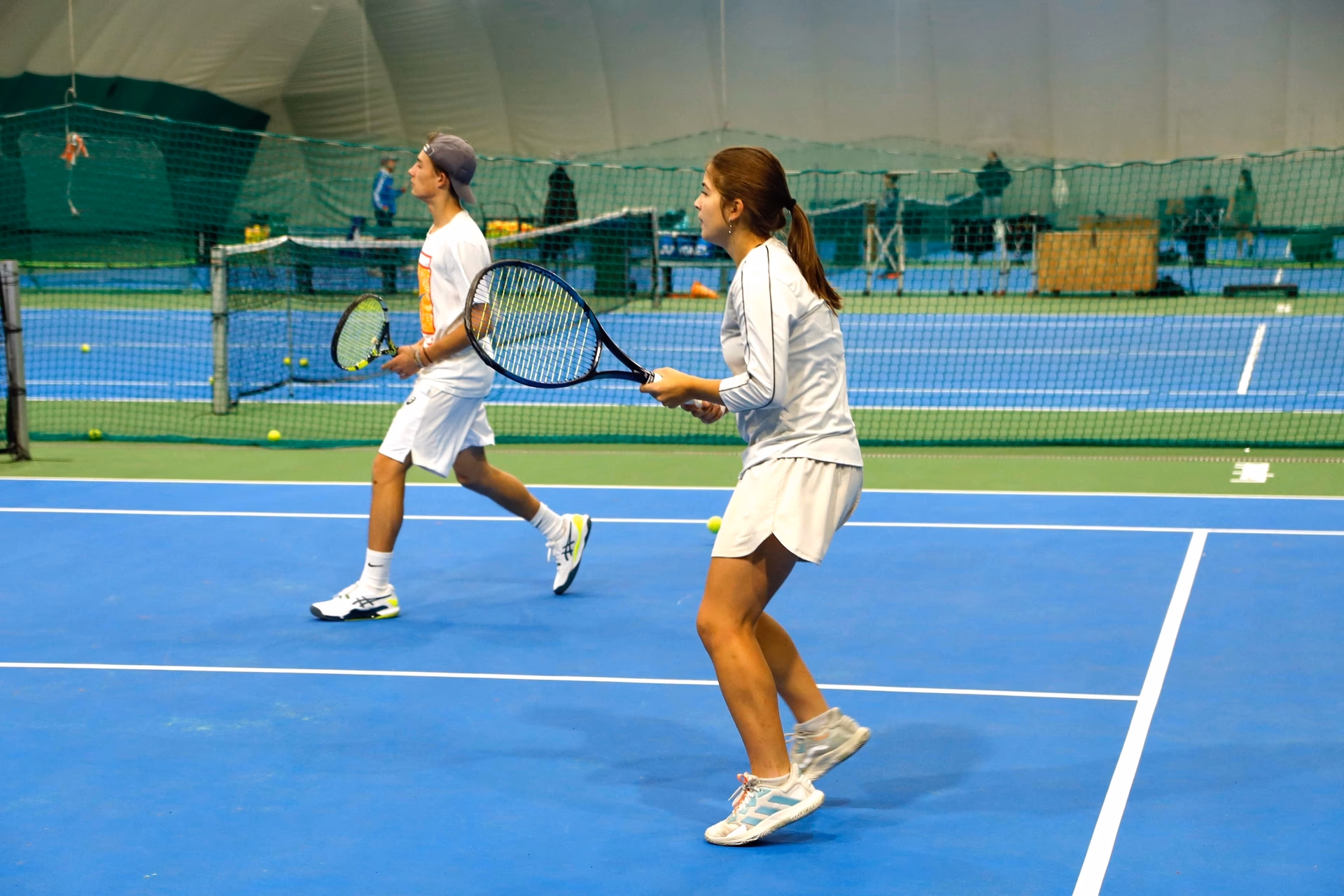Jak nazywa się klub tenisowy w Warszawie?