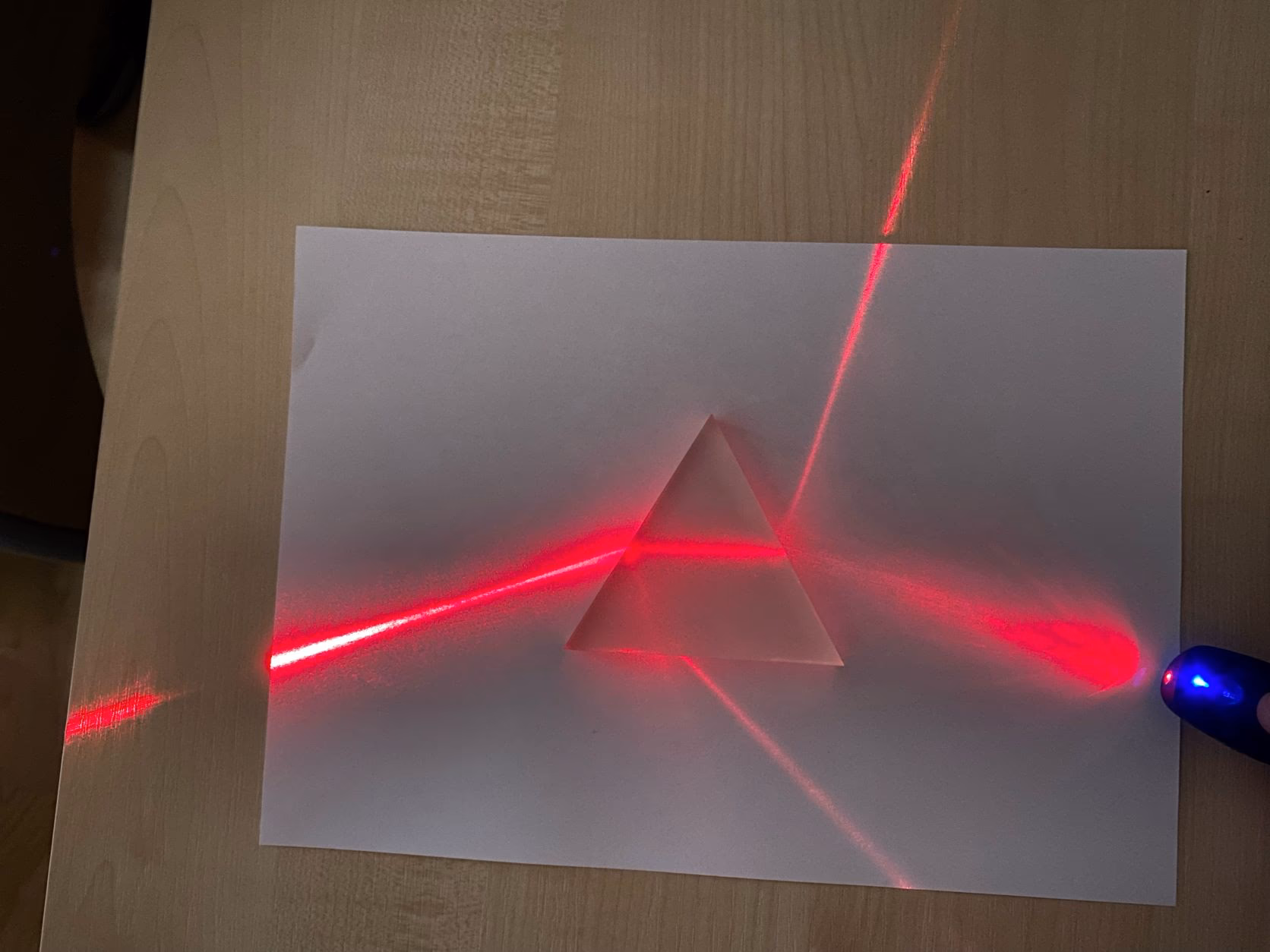 Jakie są zasady fizyki laserów?
