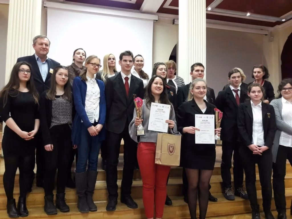 Ile lat ma Liceum Batorego?