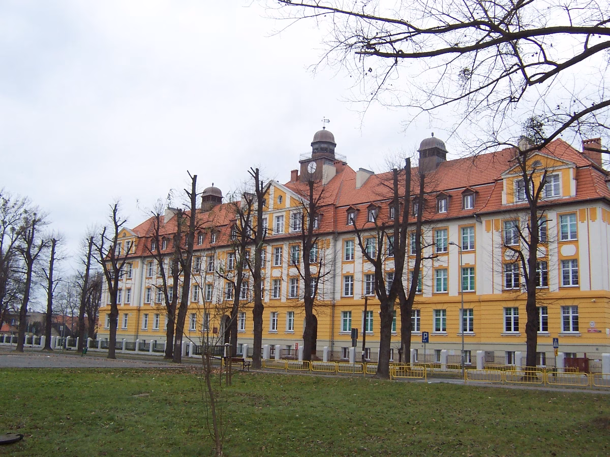 Czy liceum i gimnazjum to to samo?