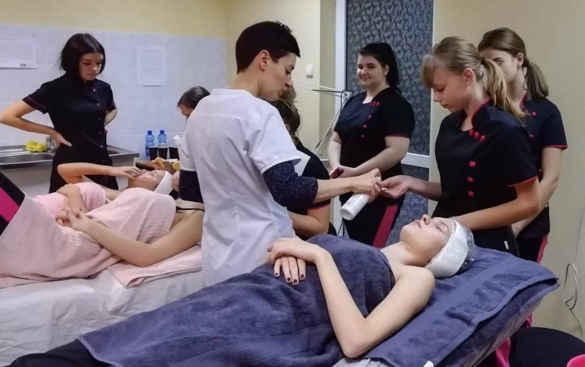 Do jakiego liceum iść, żeby zostać kosmetyczką?