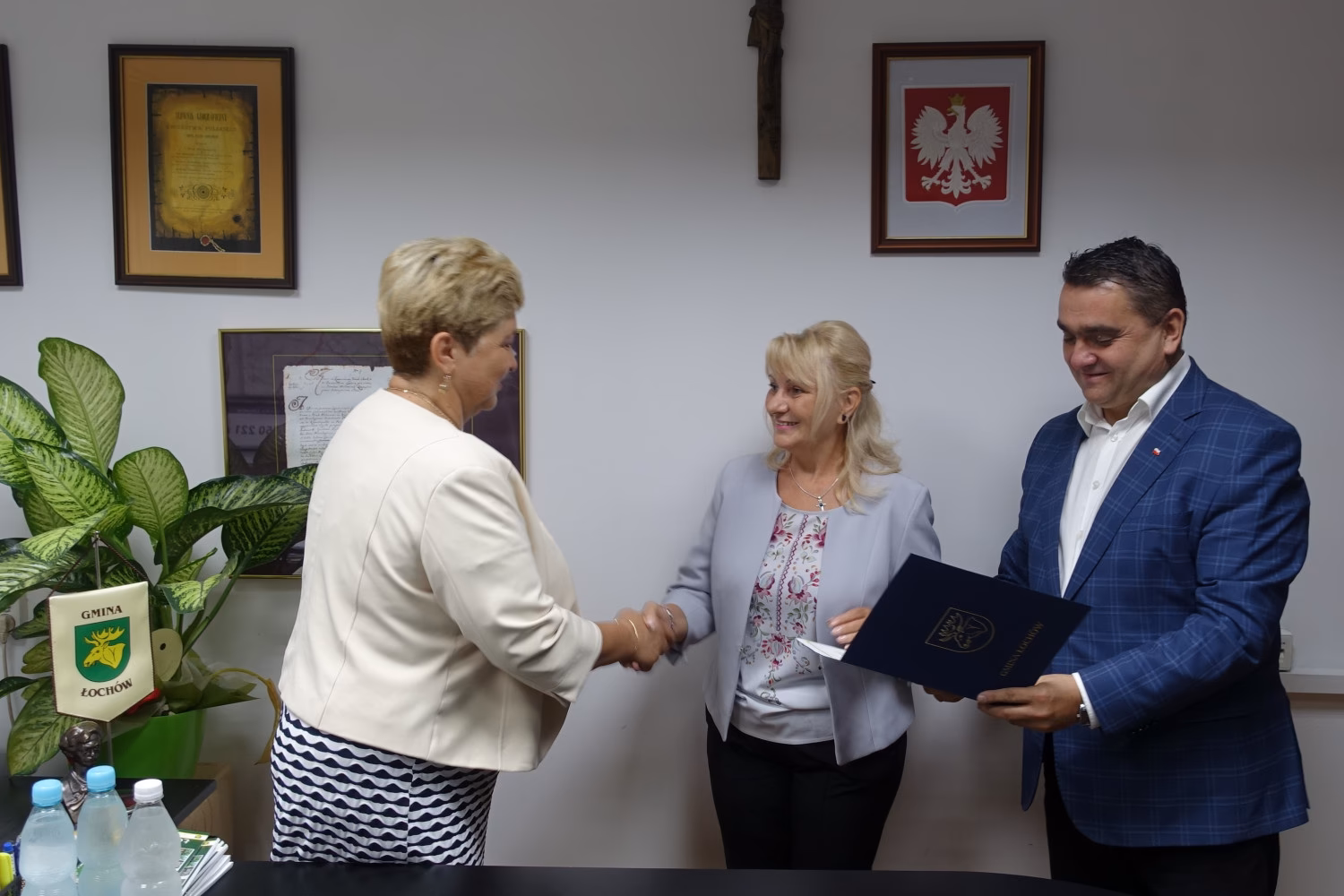 Pod kogo podlega dyrektor liceum?