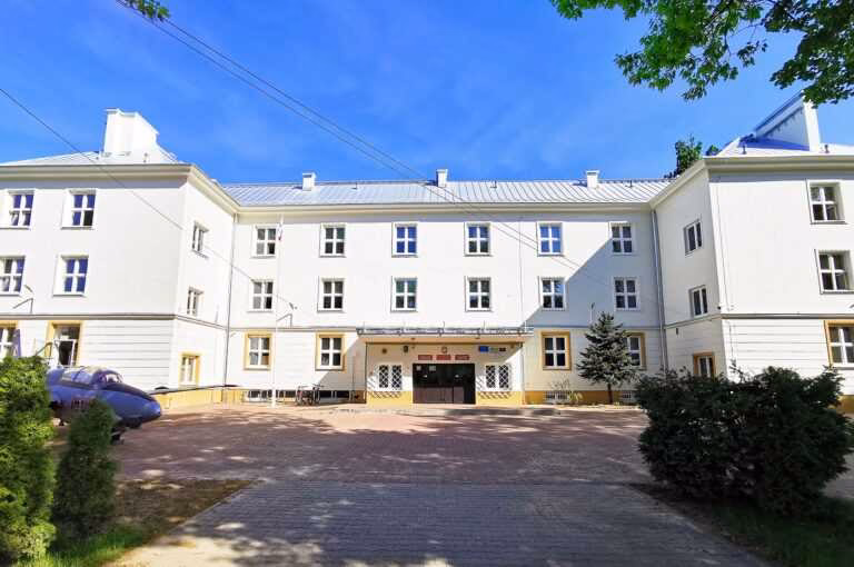 Ile punktów do technikum lotniczego w Warszawie?