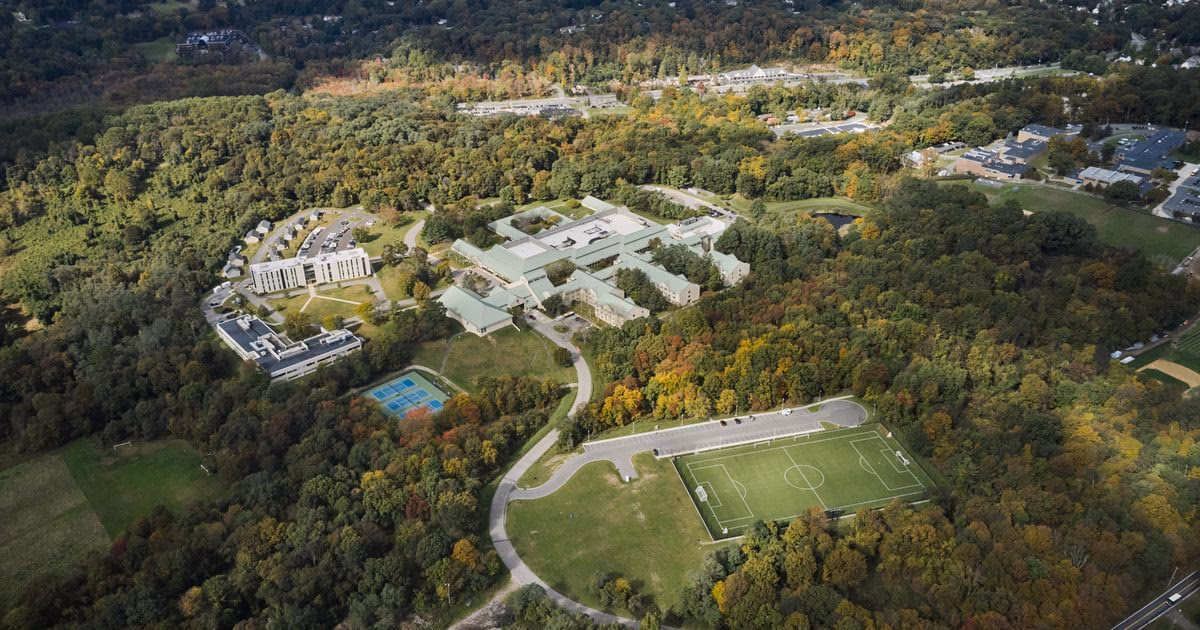 Która szkoła jest najsłynniejsza w Nowym Jorku?