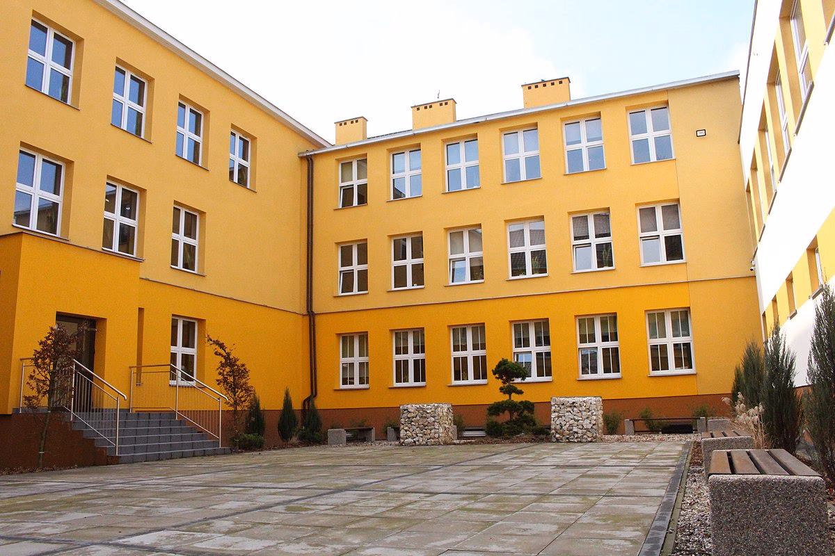 Ile jest liceów w Piasecznie?