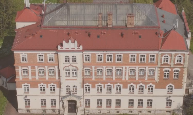 Ile wynosi czesne w liceum Pijarów?