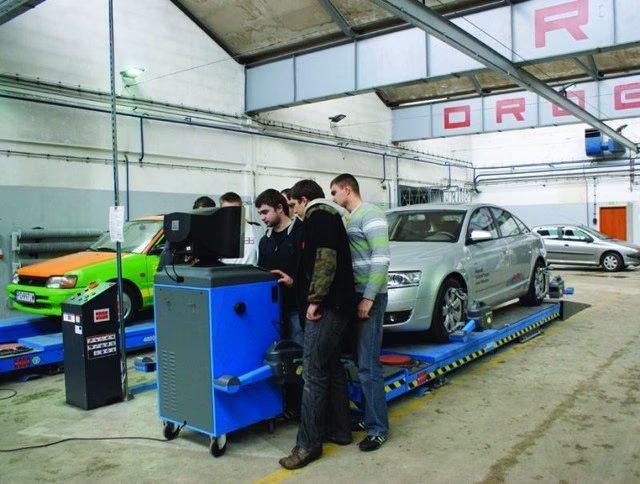 Jaka szkoła dla mechanika samochodowego?