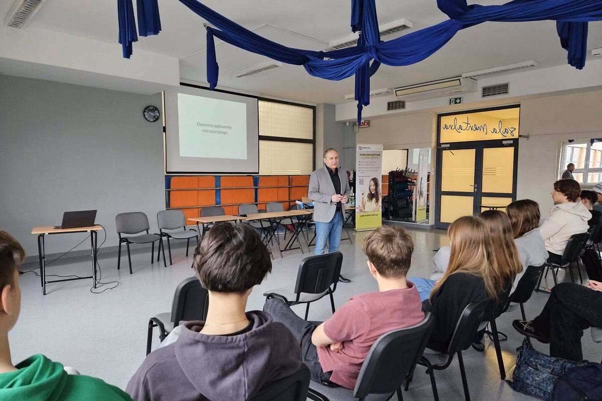 Czy liceum Paderewski w Lublinie jest prywatne?