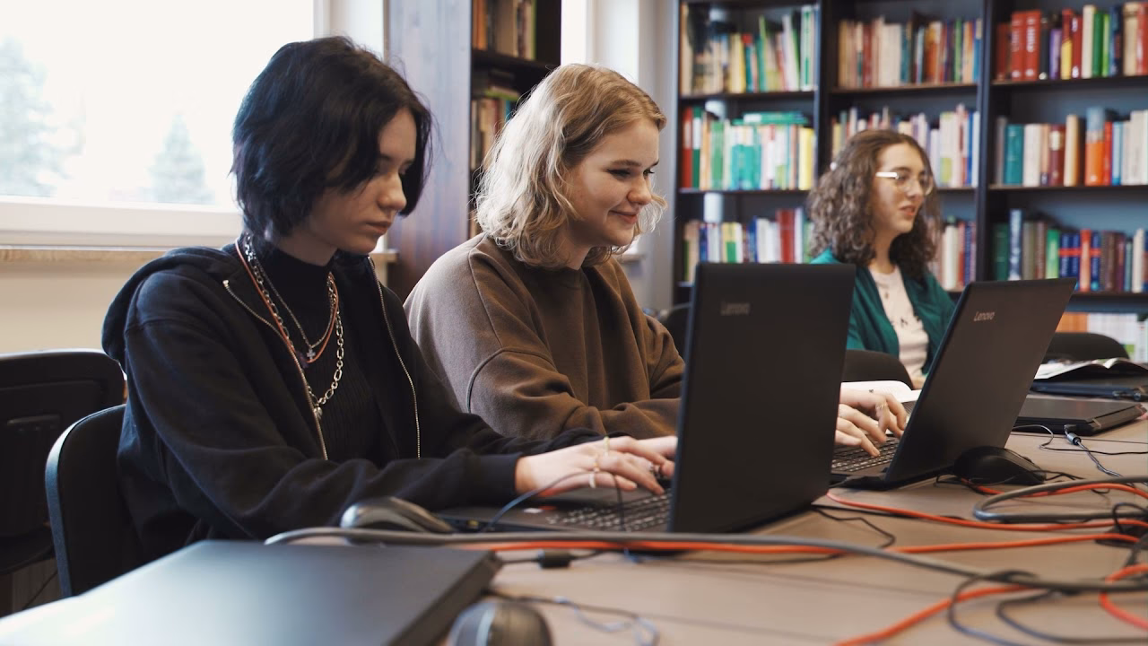 Kto jest właścicielem Monnet?