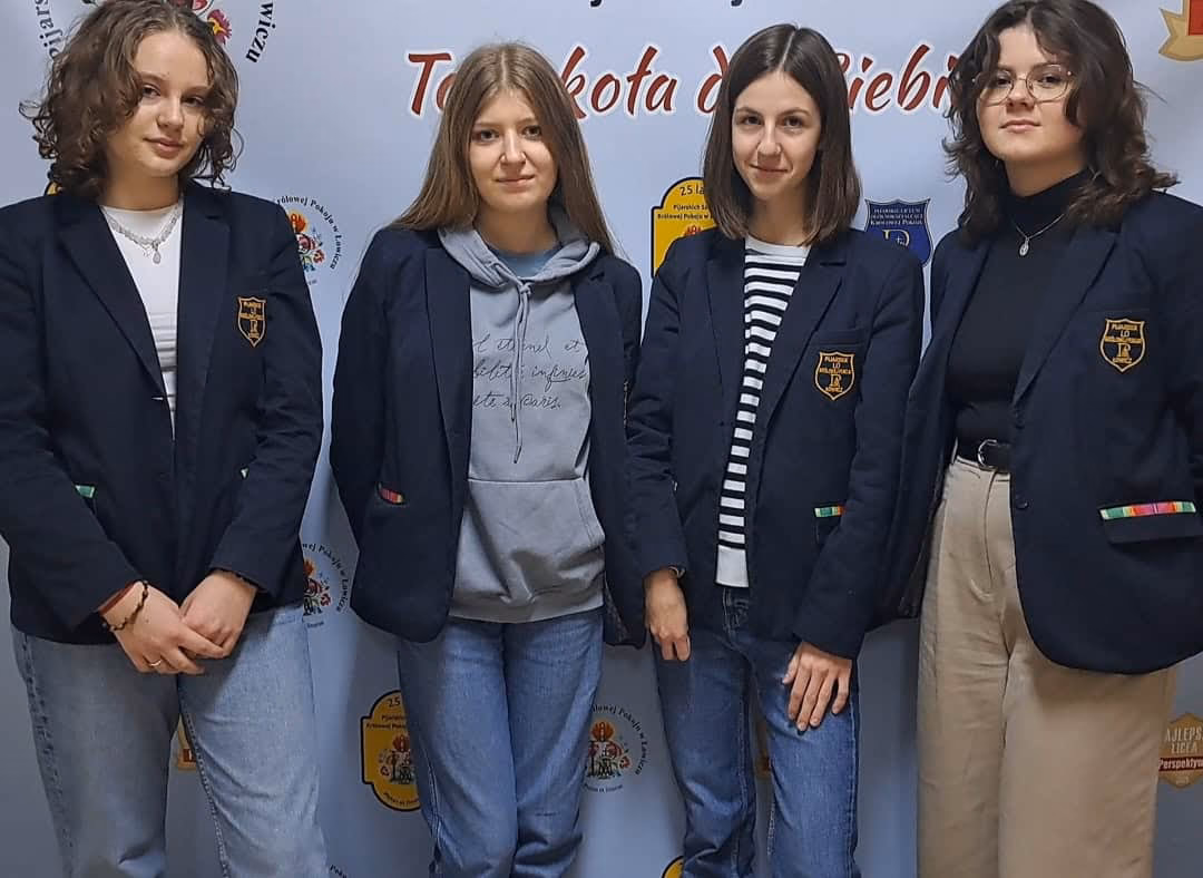 Ile osób bierze udział w olimpiadzie filozoficznej?