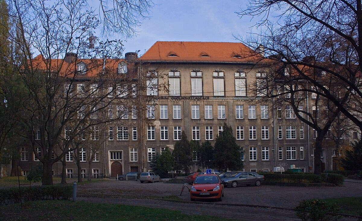 Ile podstawówek jest we Wrocławiu?