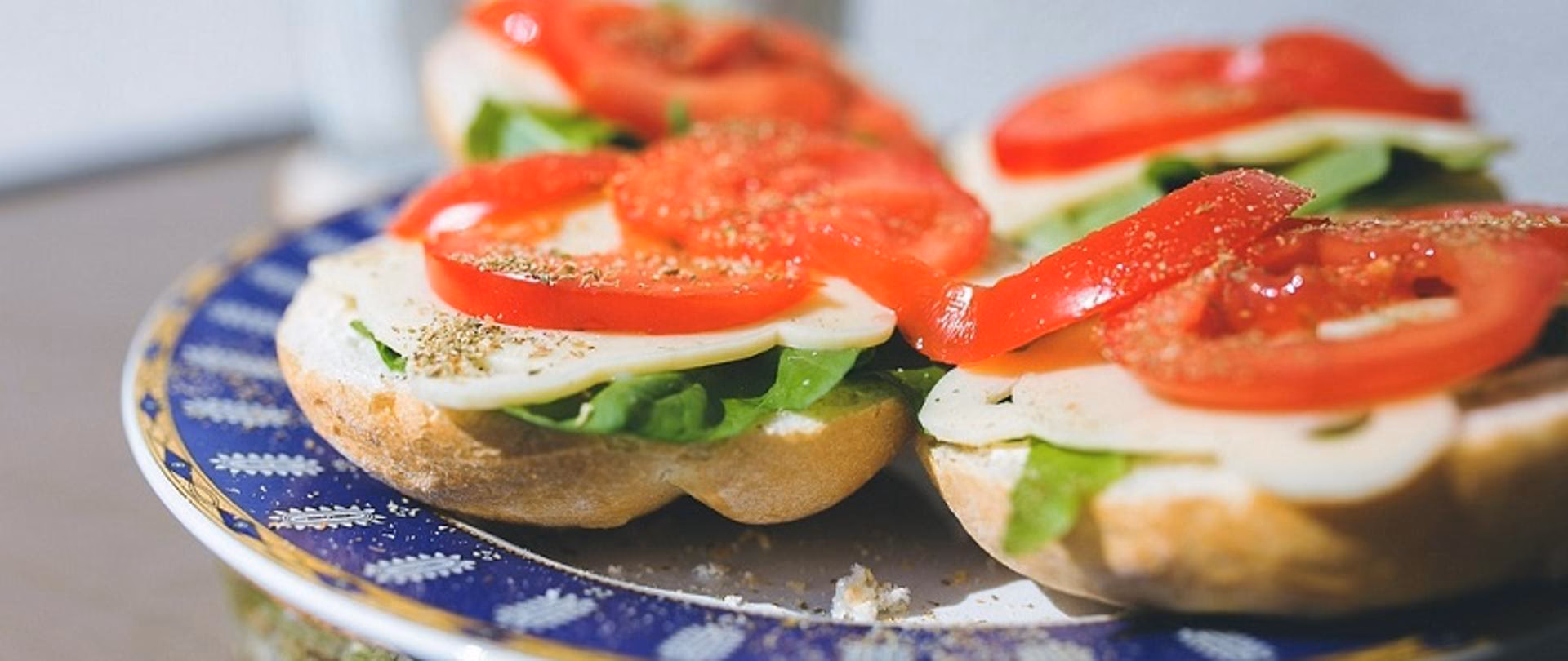 Jaki wpływ ma codzienne spożywanie śniadań na wyniki w nauce uczniów szkół średnich?
