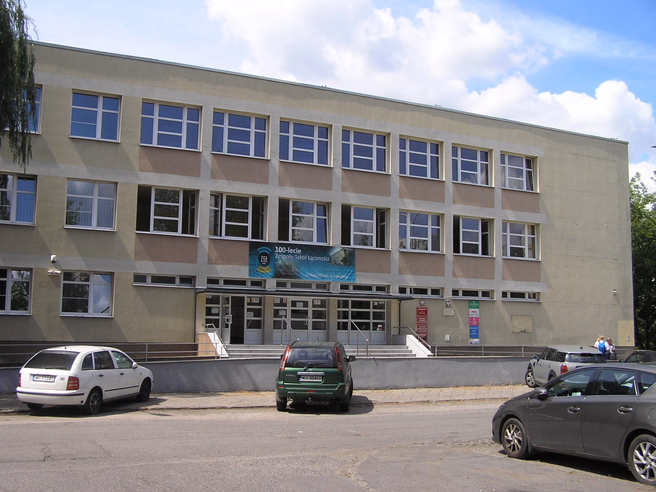 Czy szkoła policealna zaoczna daje status ucznia?