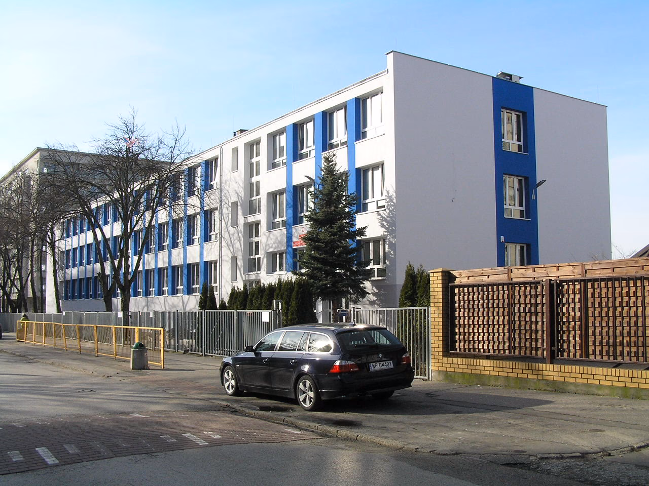 Czy szkoła policealna zaoczna daje status ucznia?