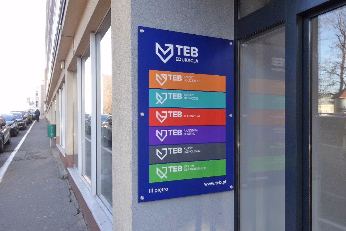 Czy TEB to szkoła prywatna?