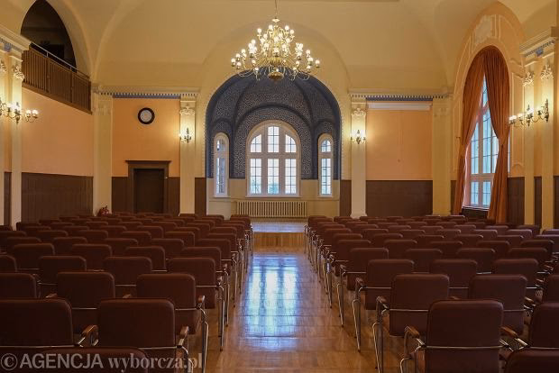 Kto jest dyrektorem 6 LO w Bydgoszczy?