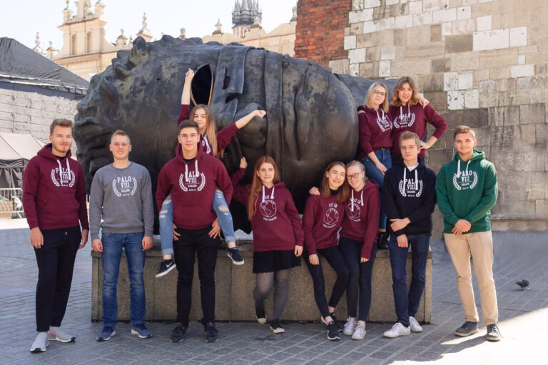 Ile punktów do liceum nr 8 w Krakowie?