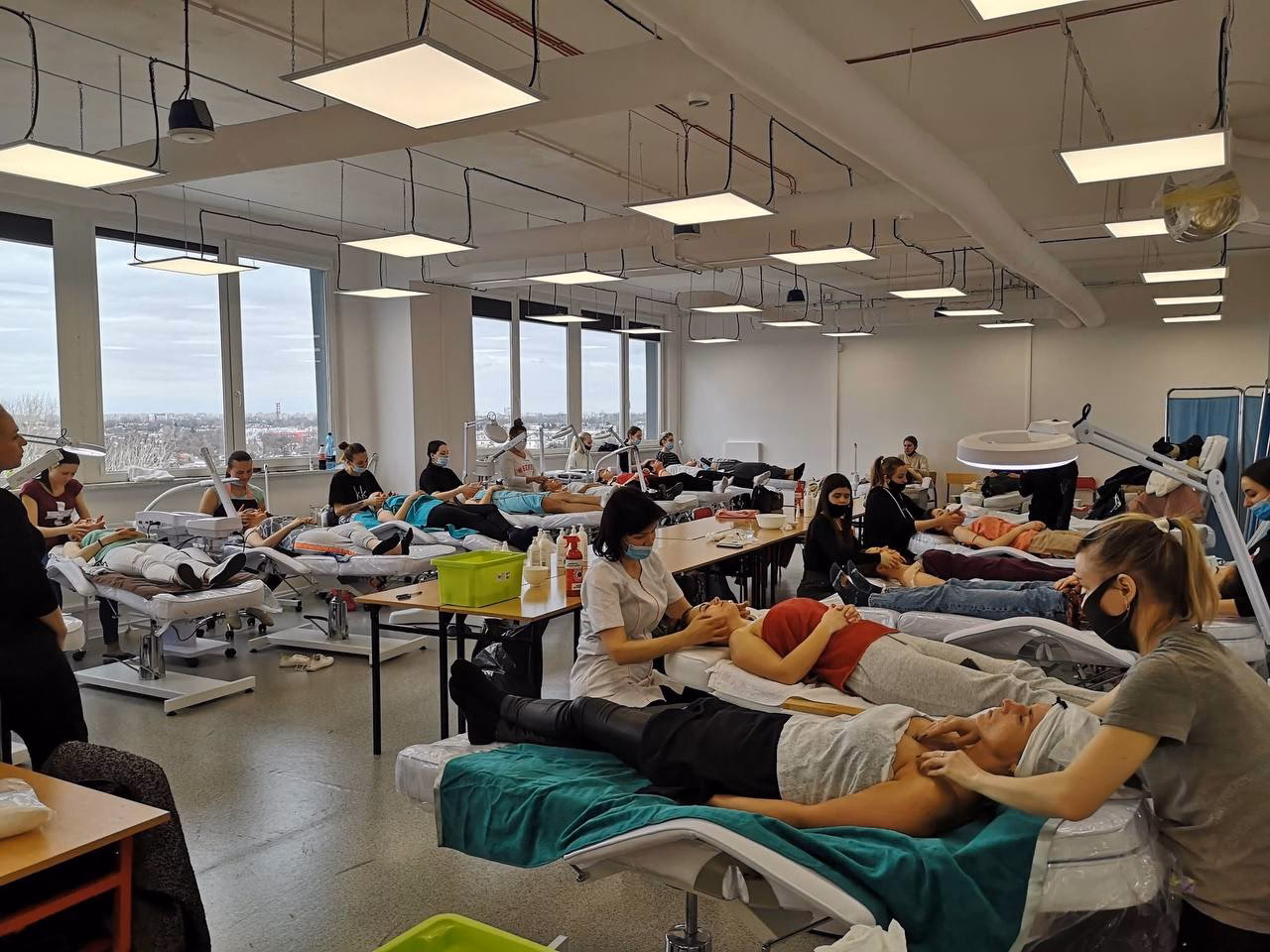 Czy warszawska szkoła filmowa jest prywatna?